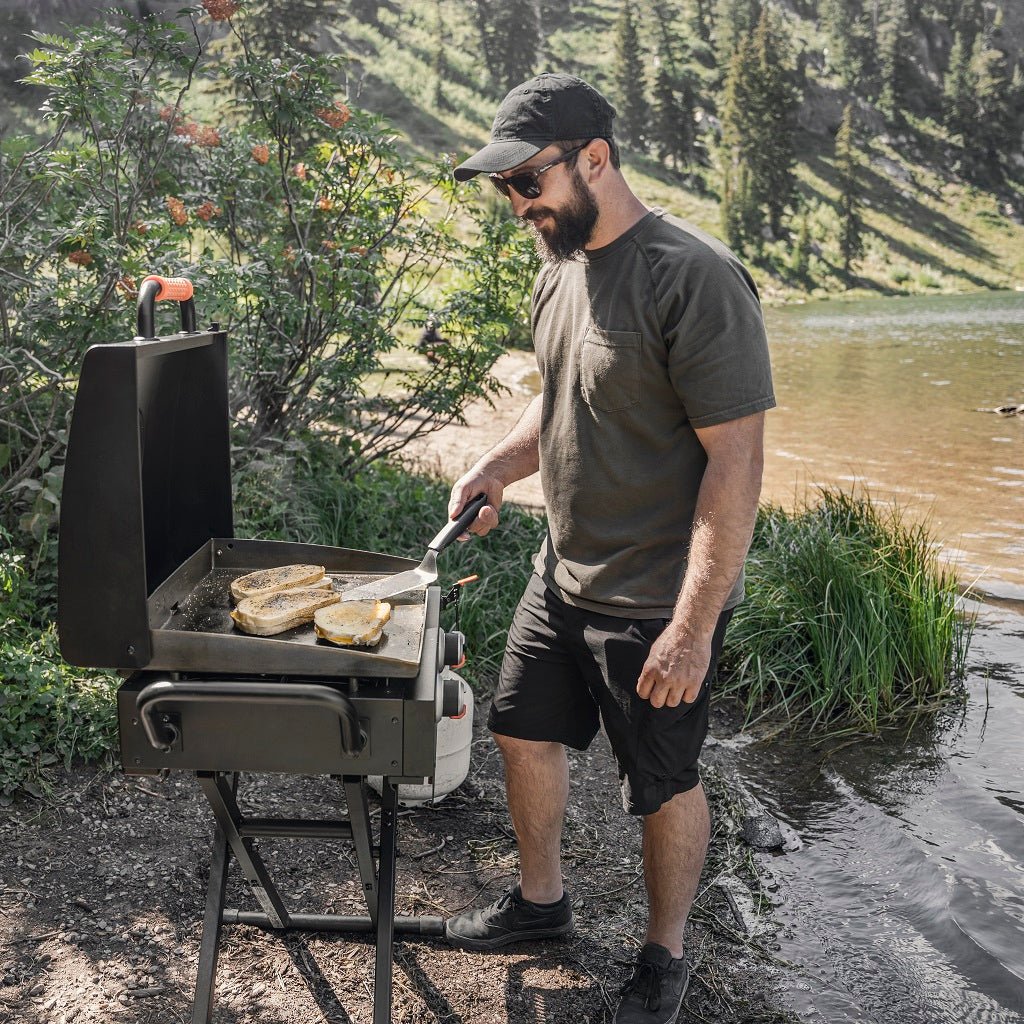 On The Go 22" Griddle with Flexfold Legs